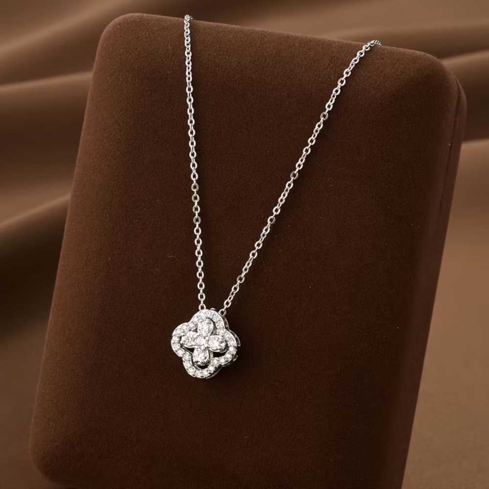 Silver Tone Clover Sweet Alhambra Flower pendant necklace New NWT